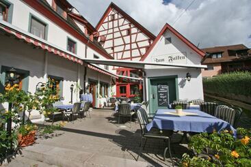 Отель Landhaus Zum Falken