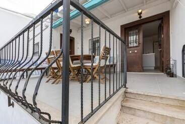 Lovely Triplex With Fantastic Sea View In Turkbuku