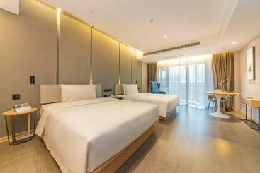 Atour Hotel Chongqing Yongchuan High Speed Xinglong Lake