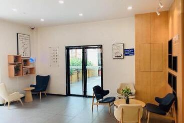 Hanting Hotel Shanghai Baogang Yueluo Freeway