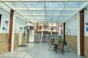 Hanting Hotel Shanghai Baogang Yueluo Freeway