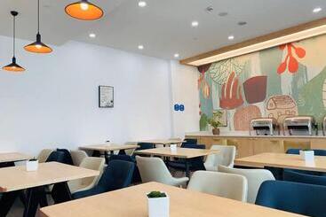 Hanting Hotel Shanghai Baogang Yueluo Freeway