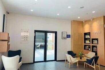 Hanting Hotel Shanghai Baogang Yueluo Freeway