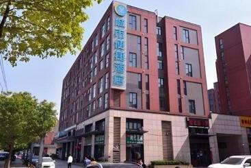 هتل City Comfort Inn Wuhan Panlongcheng Baishang Shopping Center