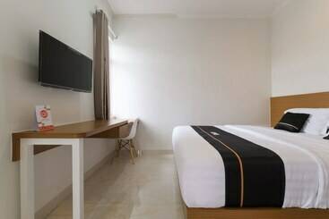 בית מלון כפרי Damar Kusumo Guest House By Oyo Rooms