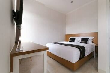 בית מלון כפרי Damar Kusumo Guest House By Oyo Rooms