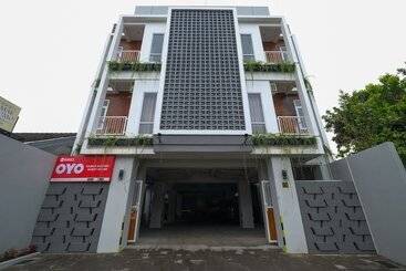 酒店 Damar Kusumo Guest House By Oyo Rooms