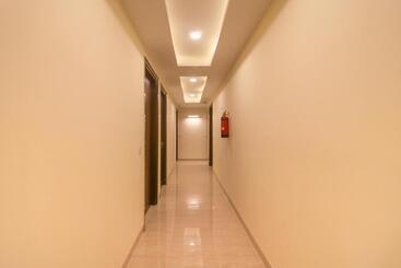 هتل Collection O Comfort Residency Near Artemis Hospital