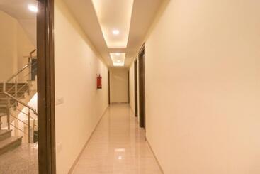 هتل Collection O Comfort Residency Near Artemis Hospital