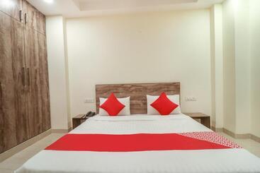 هتل Collection O Comfort Residency Near Artemis Hospital