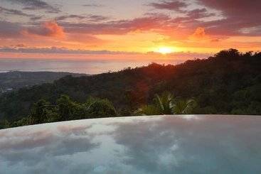 هتل Golden Pineapple Villas