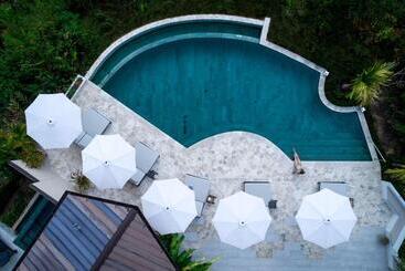 هتل Golden Pineapple Villas