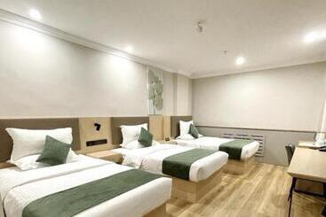 هتل Green Tree Inn Xinjiang Uygur Autonomous Region Korla Bazhou Bus Terminal Beishan Road Express