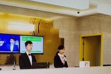 هتل Greentree Inn Huanggang City Wuxue City Kanjiang Avenue