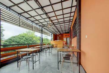 هتل Super Capital O 90151 Guest House 180