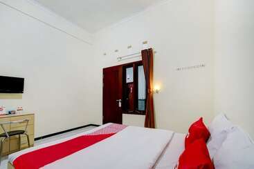 هتل Super Capital O 90151 Guest House 180