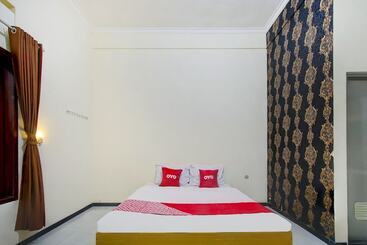 هتل Super Capital O 90151 Guest House 180
