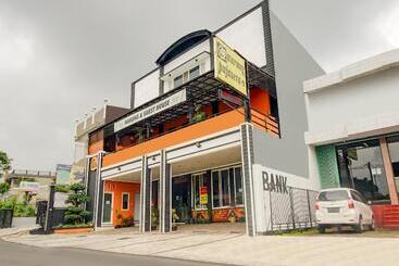 هتل Super Capital O 90151 Guest House 180