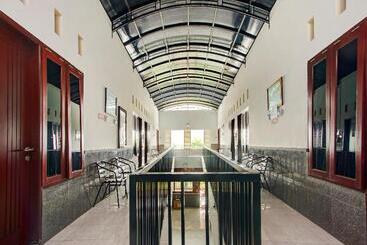 هتل Super Capital O 90151 Guest House 180