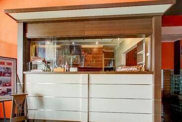 هتل Super Capital O 90151 Guest House 180