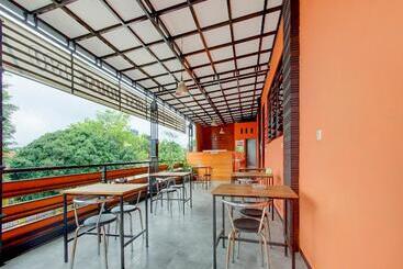 هتل Super Capital O 90151 Guest House 180