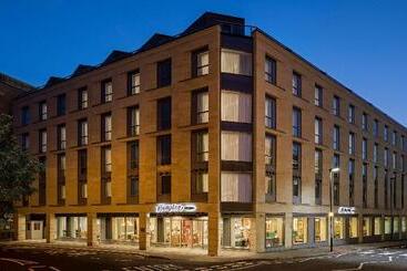 هتل Hampton By Hilton Bath City
