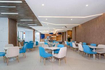 هتل Holiday Inn Express Chengdu Tianfu Airport Zone