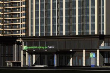 هتل Holiday Inn Express Chengdu Tianfu Airport Zone