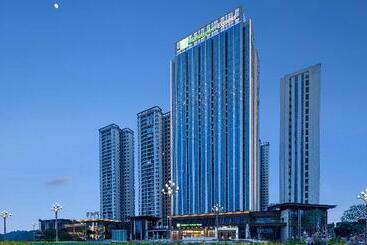 هتل Holiday Inn Express Chengdu Tianfu Airport Zone