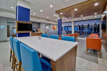 هتل Holiday Inn Express   Huntsville Space Center, An Ihg