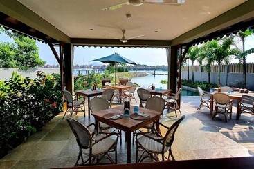 هتل Ja Enchanted Waterfront Seychelles