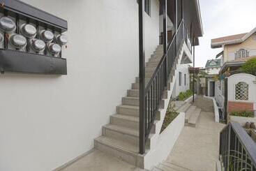 هتل Jade Apartelle By Oyo Rooms