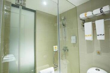 هتل Jtour Inn Huanggang Wuxue City Square