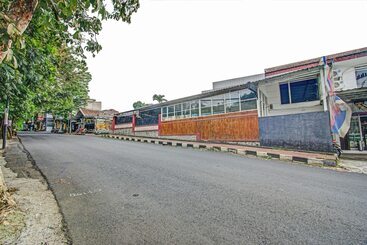 هتل Live Homestay By Oyo Rooms