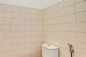 هتل Live Homestay By Oyo Rooms
