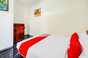 هتل Live Homestay By Oyo Rooms