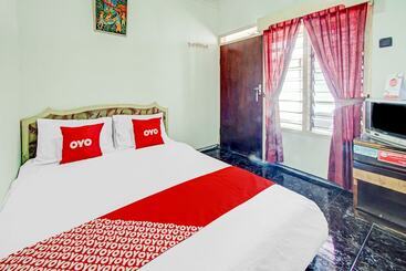 هتل Live Homestay By Oyo Rooms