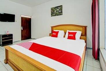 هتل Live Homestay By Oyo Rooms