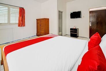 هتل Live Homestay By Oyo Rooms