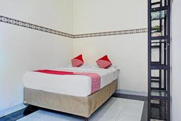 هتل Oyo 90260 Bumi Merpati Residence