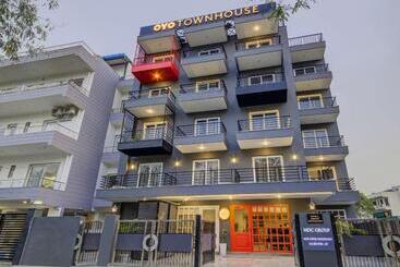 酒店 Townhouse Golf Course Road