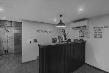 酒店 Townhouse Golf Course Road