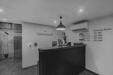 酒店 Townhouse Golf Course Road