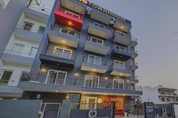 酒店 Townhouse Golf Course Road