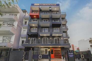 酒店 Townhouse Golf Course Road