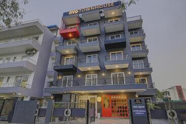 酒店 Townhouse Golf Course Road