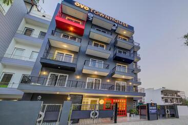 酒店 Townhouse Golf Course Road
