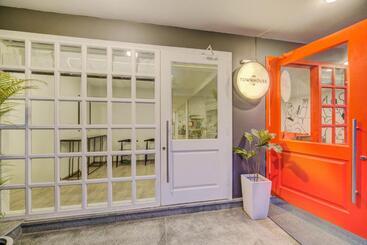 酒店 Townhouse Golf Course Road