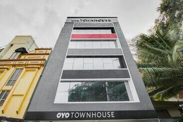 בית מלון כפרי Super Townhouse Begumpet Near Hyderabad Central