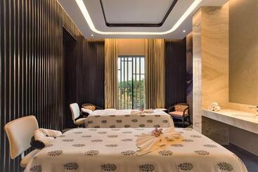 هتل Radisson Blu  & Spa, Nashik